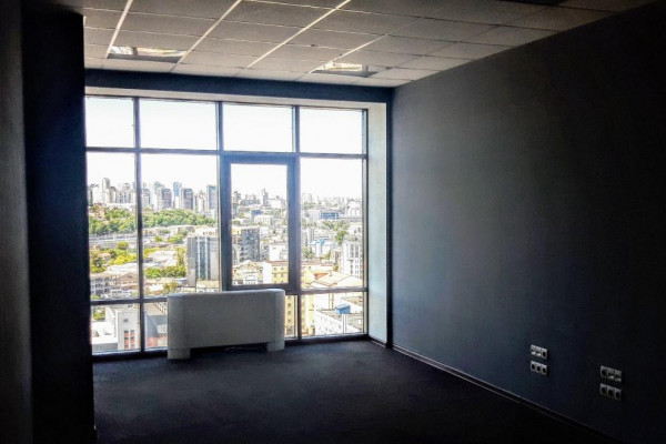 Office with an area of 187 sq.m. in the center of Kyiv at 72 Velyka Vasylkivska street, Olimpiiska metro station